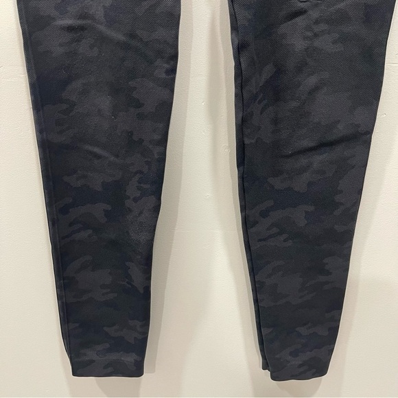 Spanx Look At Me Now Leggings Camo Size XL High Rise - Picture 5 of 9